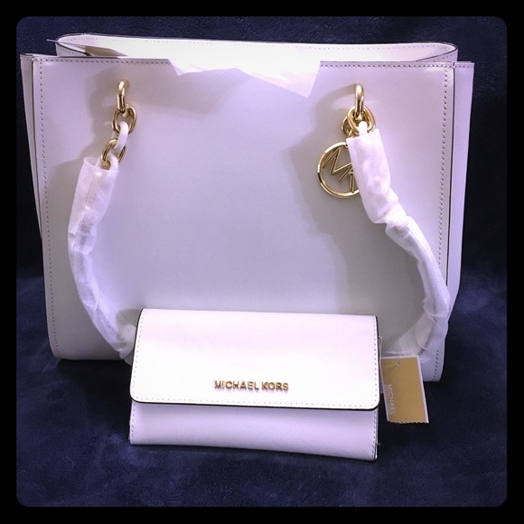Michael Kors Handbags - 💥FINAL OFFER💥NWT MK Sofia large tote, wallet set